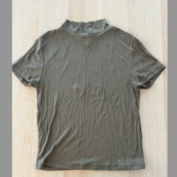 [NEW] Green Cropped T-Shirt - Picture 1 of 2